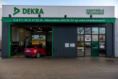 Devanture de DEKRA contrôle technique La Roche-sur-Yon (AUTO - MOTO)