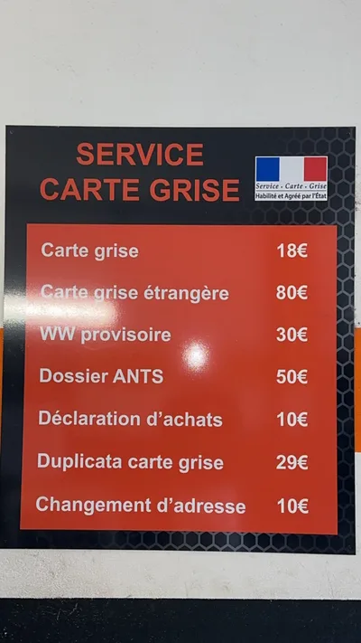Devanture de 100% PNEUS 100% PARE-BRISE