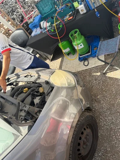 Devanture de Repair Pare Brise & Carrosserie - Groslay