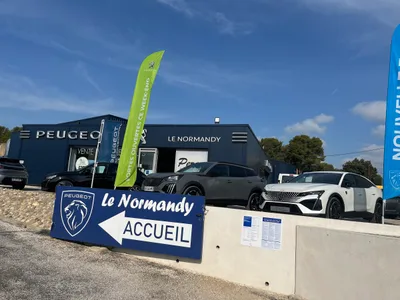Devanture de Peugeot Le Normandy