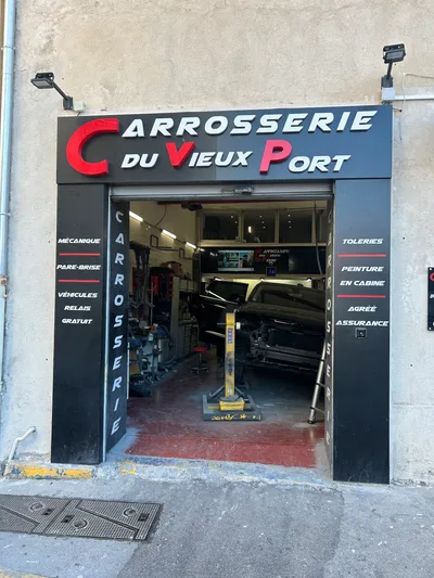 Devanture de Carrosserie du Vieux Port