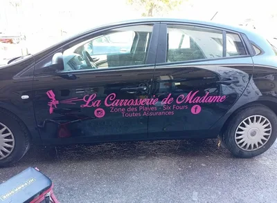 Devanture de La Carrosserie de Madame