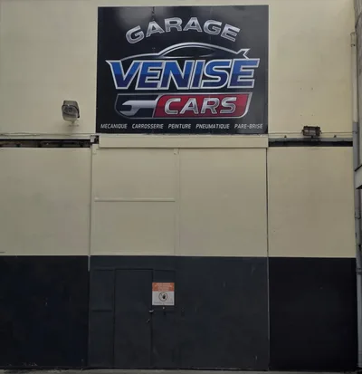 Devanture de Venise Cars