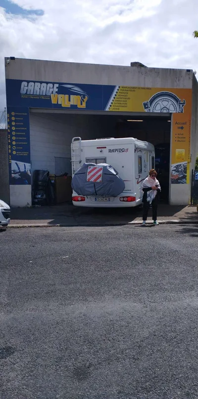Devanture de Garage Valmy
