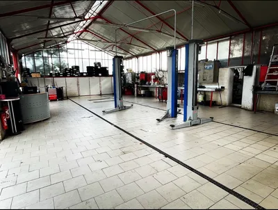 Devanture de Garage Bellone