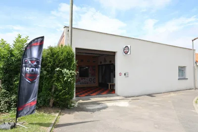 Devanture de Iron.B garage
