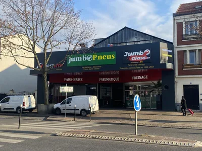 Devanture de JUMBO PNEUS JUMBO GLASS