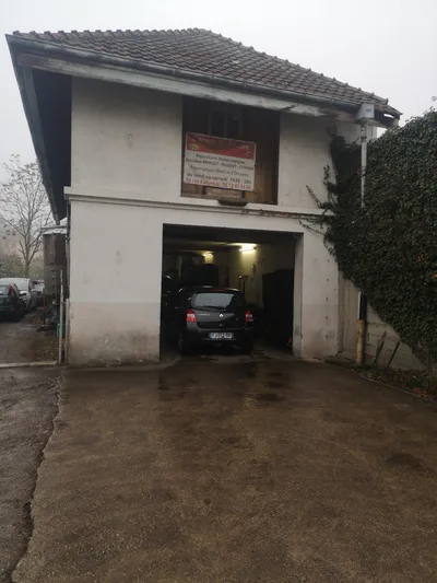 Devanture de Garage Du Musée