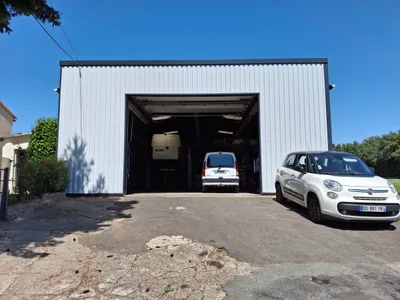 Devanture de Auto Assistance Yonnaise (A.A.Y)