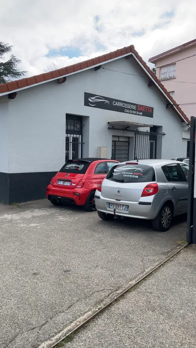 Devanture de Carrosserie SAETTA