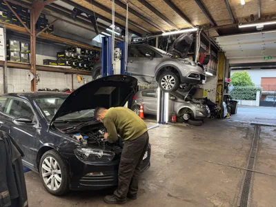 Devanture de Sira Garage