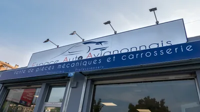 Devanture de Espace Auto Avignonnais