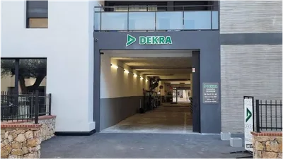 Devanture de DEKRA contrôle technique Hyères