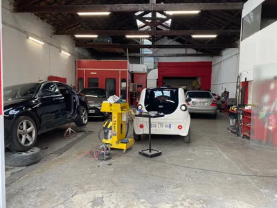 Devanture de Carrosserie Auto Figuiere