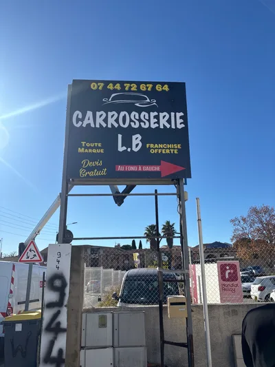 Devanture de CARROSSERIE LB