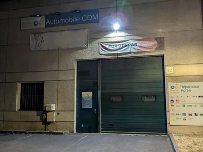 Devanture de Garage Automobile C.D.M
