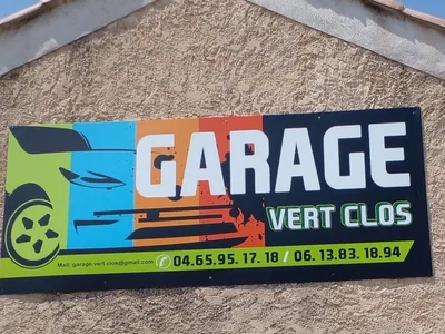 Devanture de Garage Vert Clos