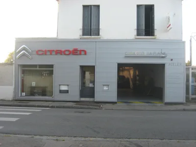 Devanture de Garage De La Plaine