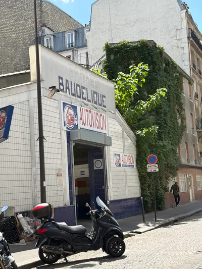 Devanture de Autovision Paris 18ème