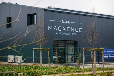 Devanture de Macxence Automobiles Saint-Nazaire Herbins