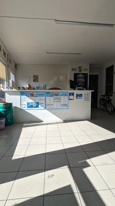 Devanture de AUTOSUR Contrôle Technique ORLÉANS