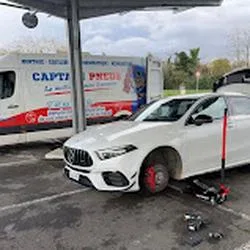 Devanture de Captain pneus Depannage Crevaison Pneu sur Blois