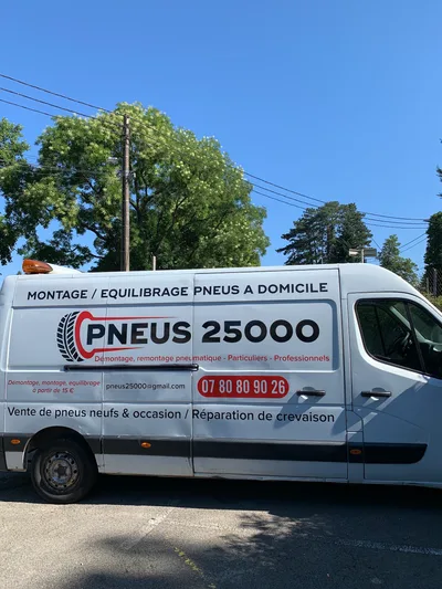 Devanture de PNEUS 25000