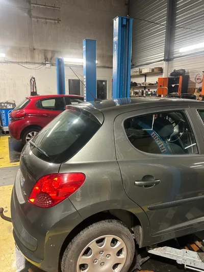 Devanture de Maintenance car
