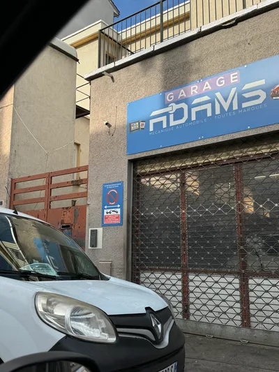Devanture de Garage Adams