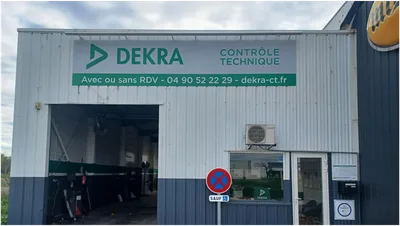 Devanture de DEKRA contrôle technique Arles
