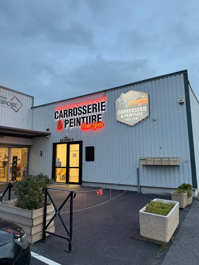 Devanture de Carrosserie & Peinture Chez Yuri