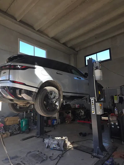 Devanture de Chez Reynold garage