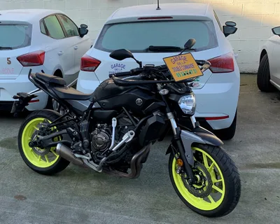 Devanture de Garage De La Double Commande