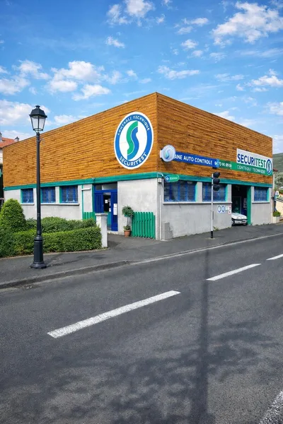 Devanture de Sécuritest Arverne Auto Contrôle Clermont-Ferrand