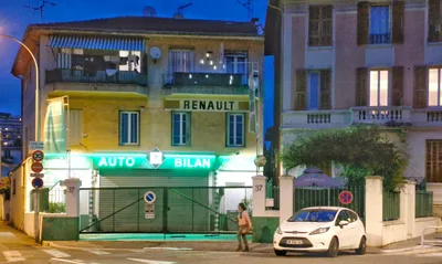 Devanture de DEKRA contrôle technique Nice (AUTO - MOTO)