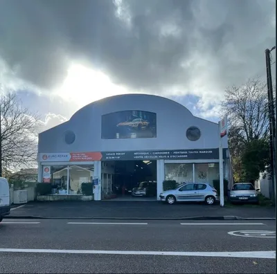 Devanture de Garage Percot