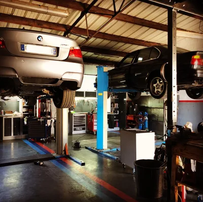 Devanture de GENEVEZ AUTO SPORT...