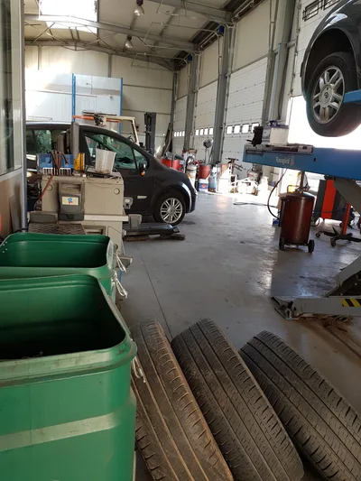 Devanture de Garage CALMEY Automobiles