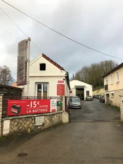 Devanture de Garage des Cent Marches -