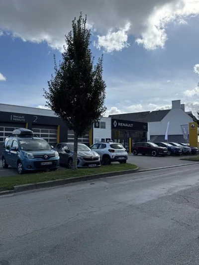 Devanture de Pays Malouin Automobile