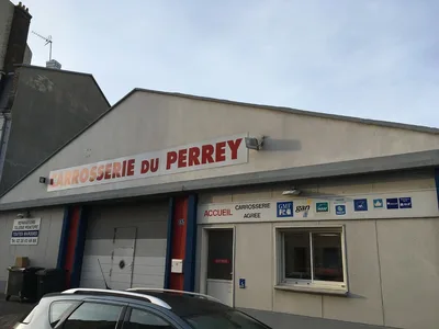 Devanture de Carrosserie du Perrey