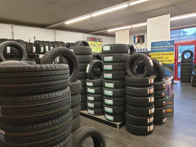 Devanture de Pneus Minute Garage Auto