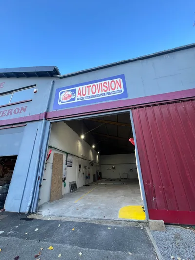 Devanture de AUTOVISION Nantes - Contrôle Technique Auto - Moto