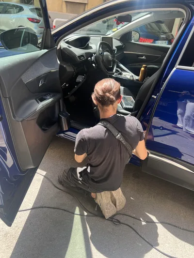 Devanture de CARROSSERIE ARAGO