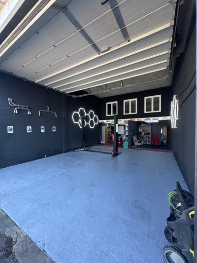 Devanture de Garage MGT - RSTRONIC Ajaccio