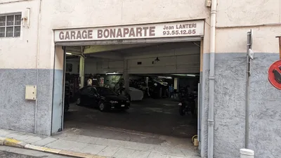 Devanture de Garage Bonaparte
