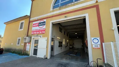 Devanture de Vérif'Autos RAPHELE LES ARLES
