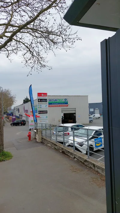 Devanture de Sécuritest Contrôle Technique Automobile Angers - Monplaisir