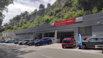 Devanture de Carrosserie Moni