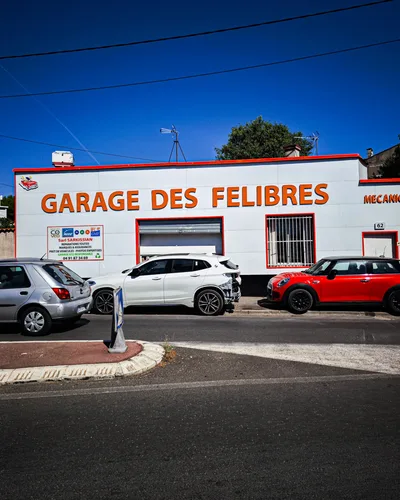 Devanture de Garage Des Felibres